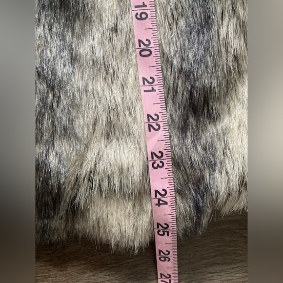 Me Jane Faux Fur Embellished Beaded Vest Size XL - Picture 5 of 10